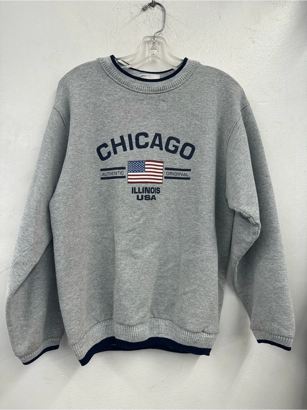 Chicago Illinois men’s grey crew neck sweater size medium vintage diport USA